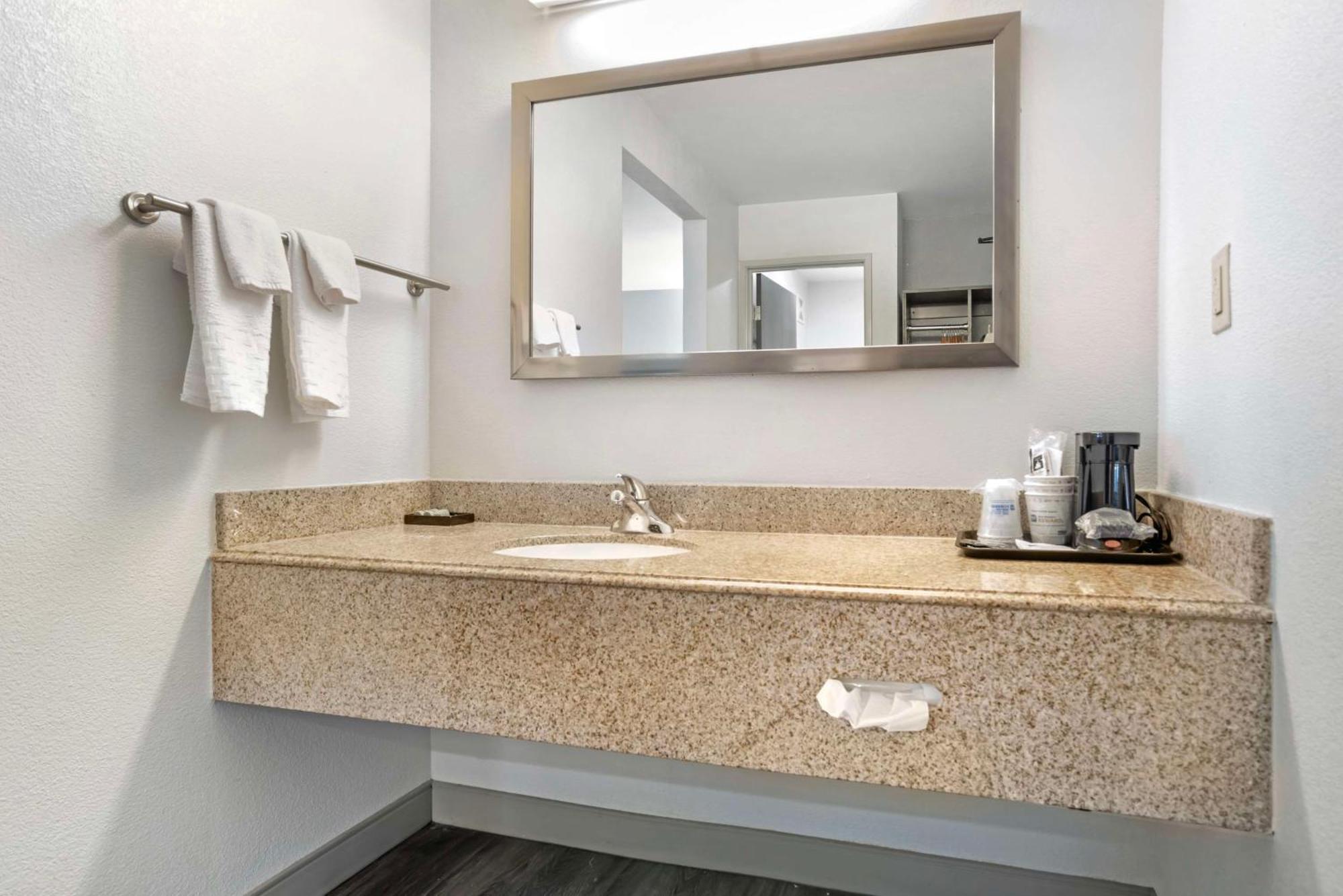 Best Western Montgomery I-85 North Екстериор снимка