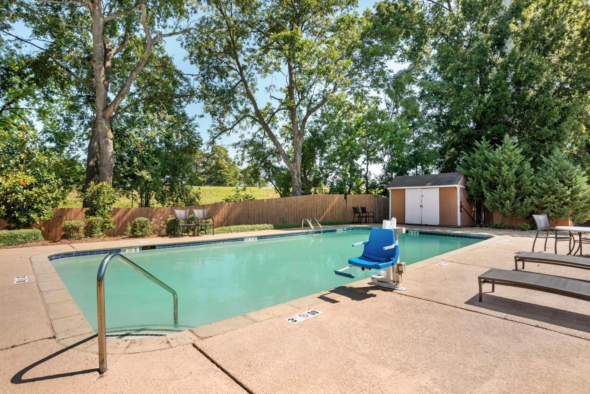 Best Western Montgomery I-85 North Екстериор снимка